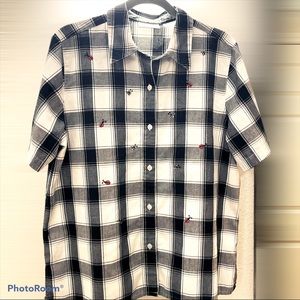 - Adorable Alfred Dunner Novelty Print Vintage Bee and Ladybug embroidered Top💕